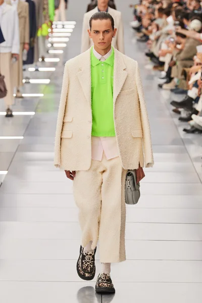 Look 12